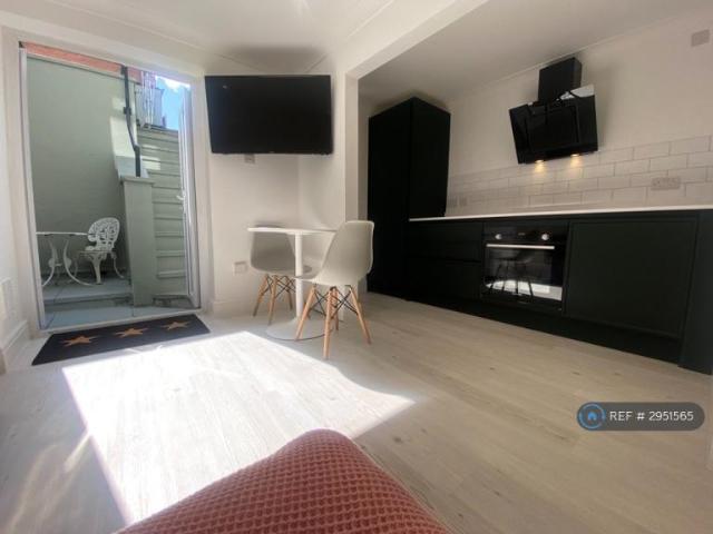 Apartment at Saint Paul's Road, Cheltenham