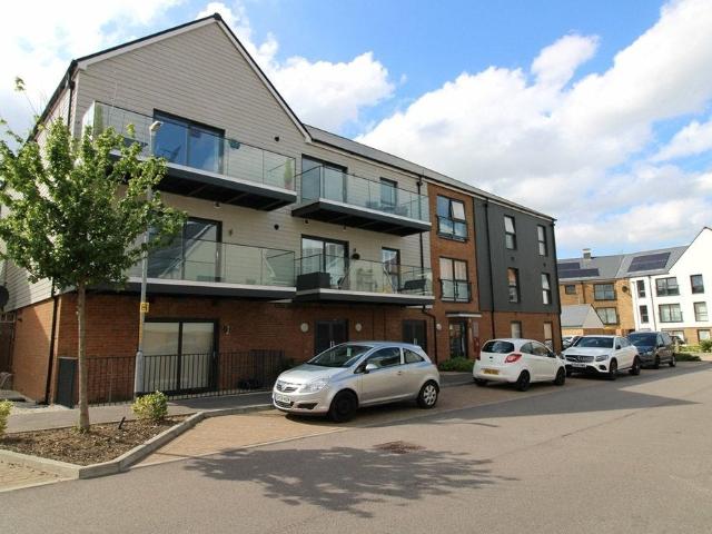 Apartment at Sanderling Way, Dartford