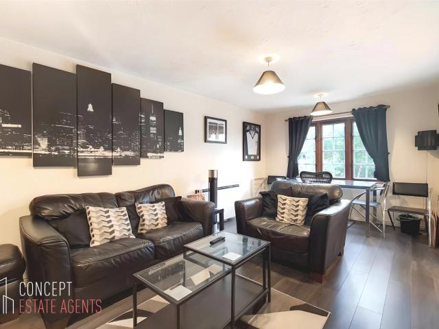 Apartment at Selhurst Close, Greater London