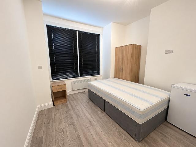Apartment at Sellincourt Road, Greater London