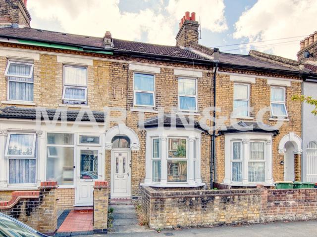 Apartment at Shaftesbury Road, Greater London