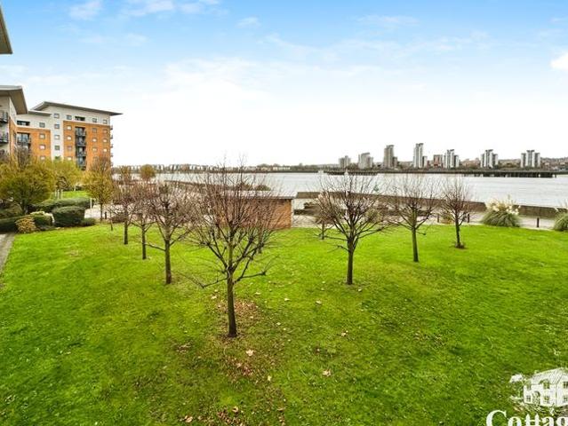 Apartment at Sheerness Mews, Greater London