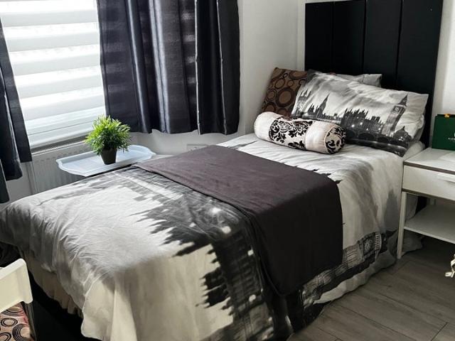 Apartment at Shrubbery Road, Greater London