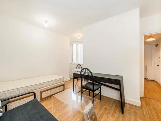 Apartment at Sloane Avenue, Greater London