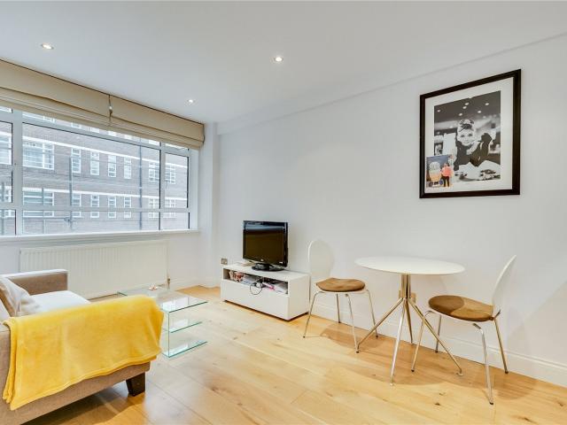 Apartment at Sloane Avenue, Greater London