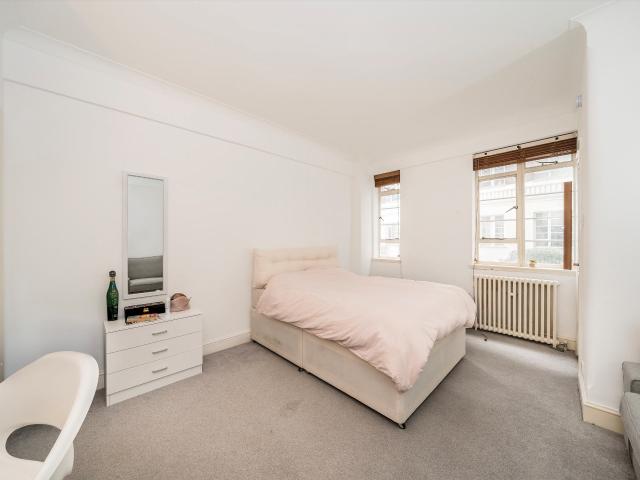Apartment at Sloane Avenue, Greater London