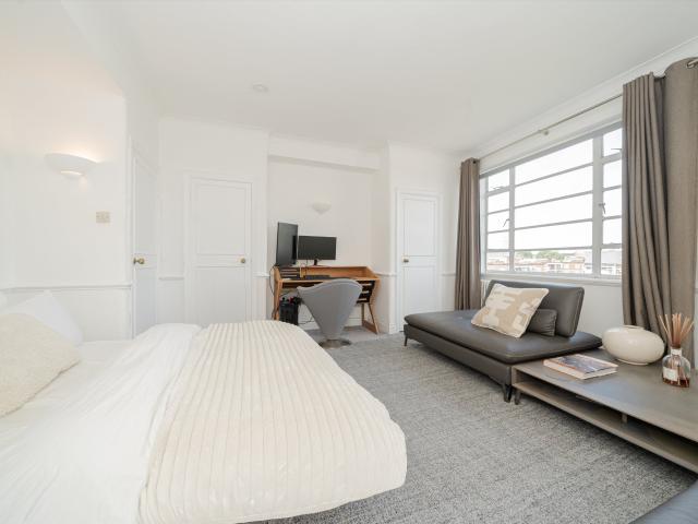 Apartment at Sloane Avenue, Greater London