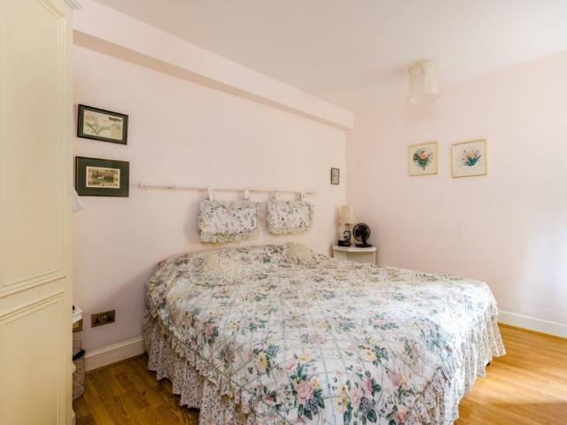 Apartment at Sloane Avenue, Greater London
