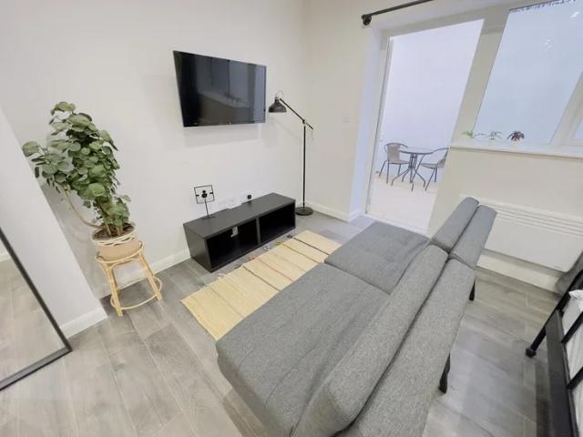 Apartment at Hawkwood Mount, Greater London