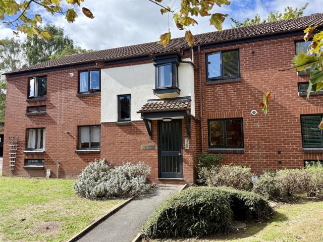 Apartment at Spring Pool, Warwick