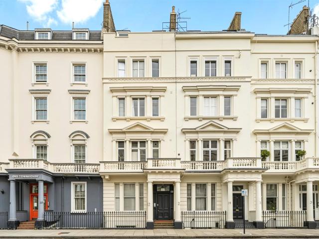 Apartment at St George's Drive, City of Westminster