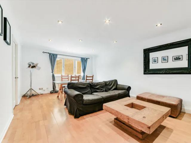 Apartment at St Gerards Close, Greater London