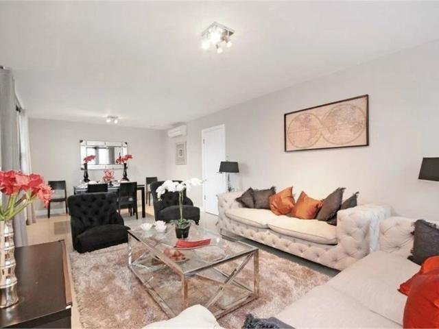 Apartment at St John's Wood Park, Greater London