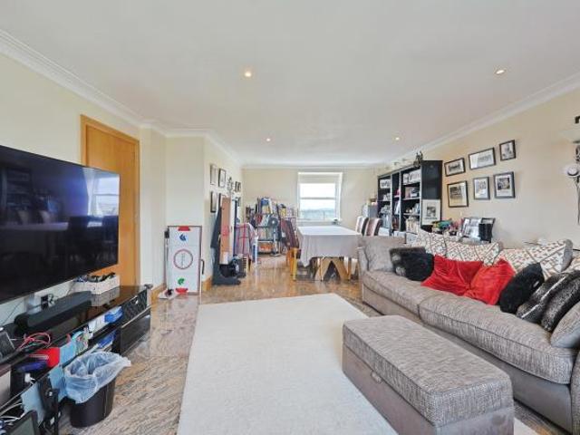 Apartment at St John's Wood Park, London
