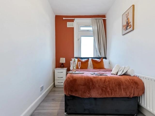 Apartment at Stanthorpe Road, Greater London