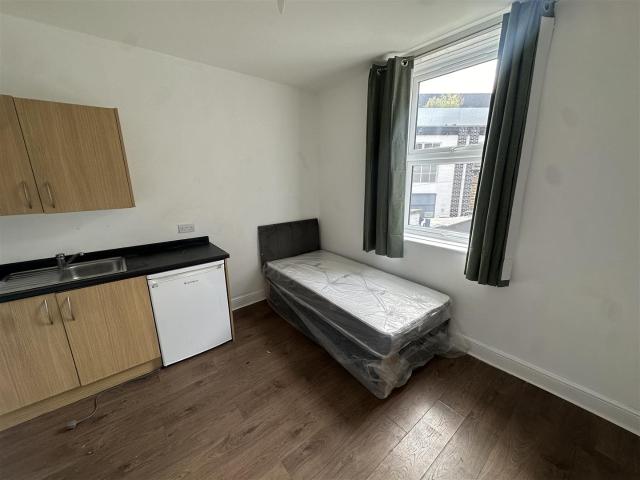 Apartment at Station Rise, Greater London