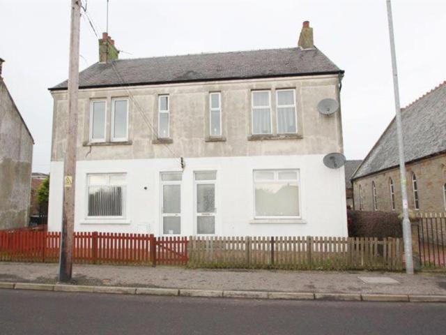 Apartment at Station Road, Law