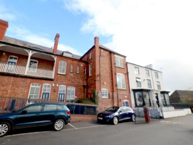 Apartment at Station Road, Stone