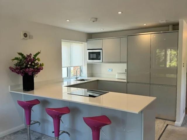 Apartment at Steel's Lane, Elmbridge