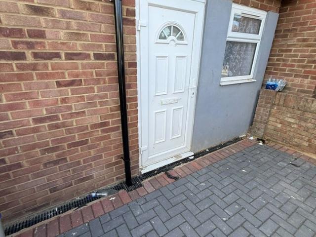 Apartment at Stoneleigh Avenue, Greater London
