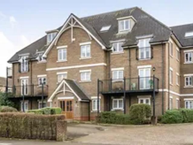 Apartment at Stoneleigh Park Road, Epsom and Ewell