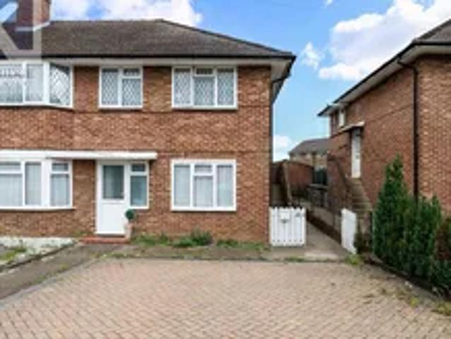 Apartment at Stoneleigh Park Road, Epsom and Ewell