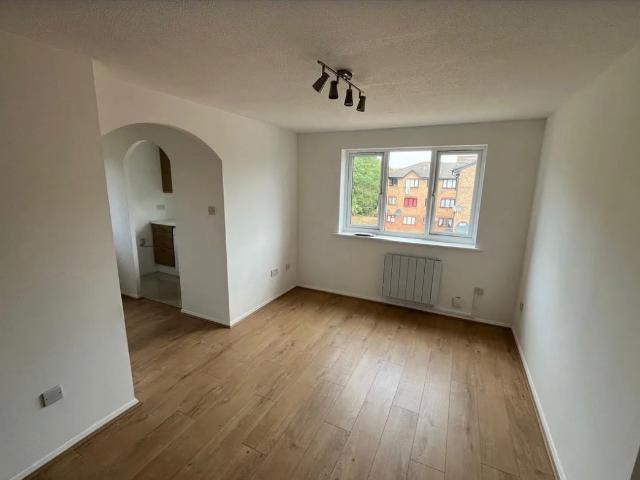 Apartment at Streamside Close, Greater London