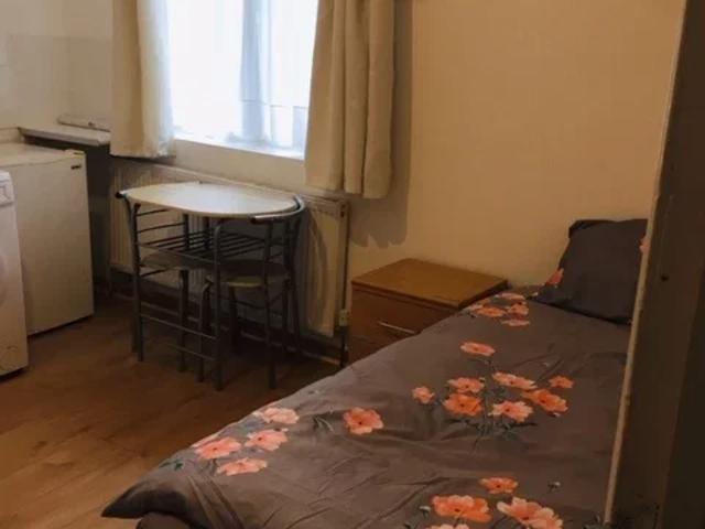 Apartment at Sutherland Road, Greater London