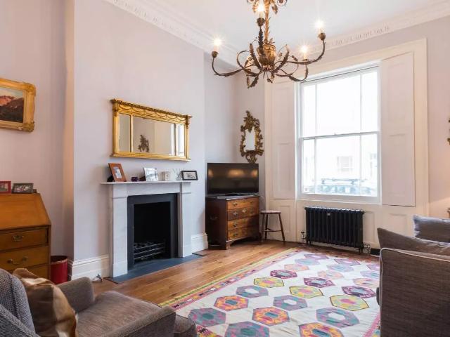 Apartment at Sutherland Street, City of Westminster