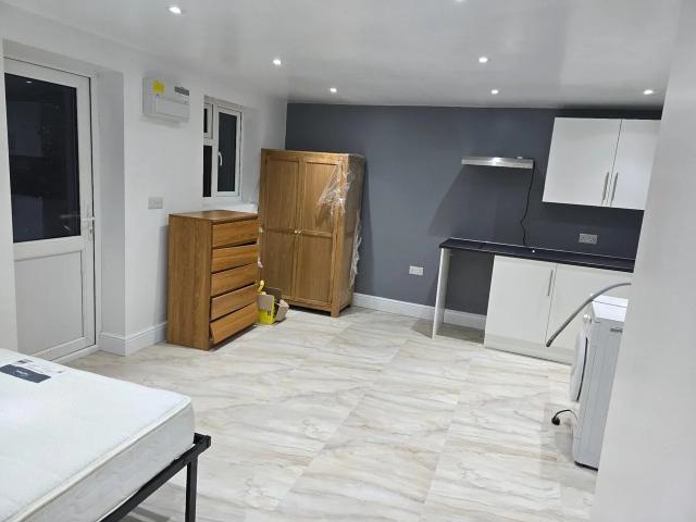 Apartment at Sutton Lane, Greater London