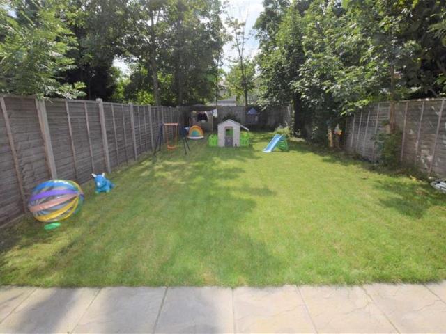 Apartment at Sunny Gardens Road, Greater London