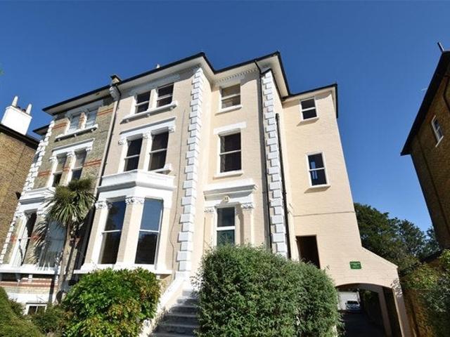 Apartment at Surbiton Hill Park, Greater London