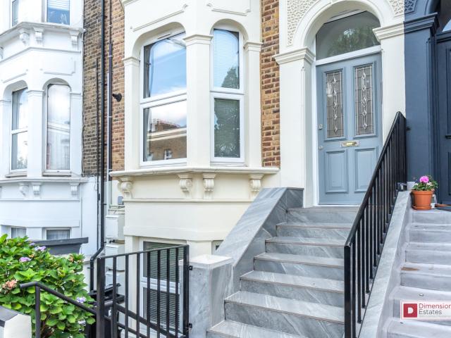 apartment in Powerscroft Road, E5