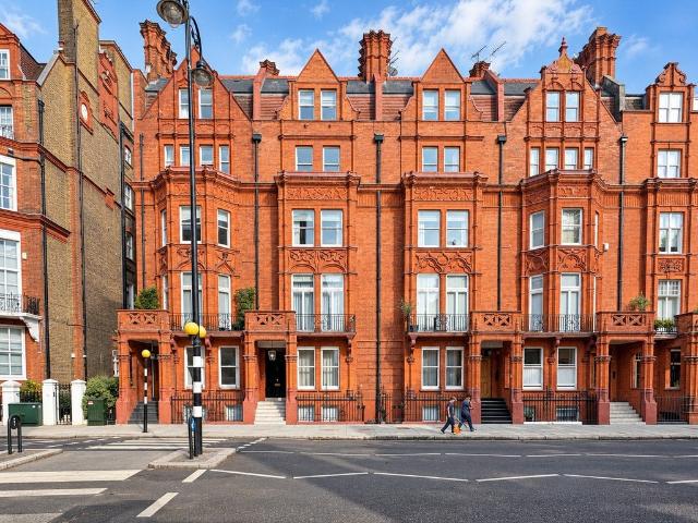Apartment at Pont Street, Greater London