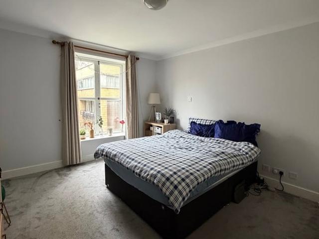 Apartment at Porchester Walk, City of Westminster