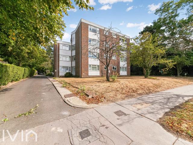 Apartment at Pampisford Road, Greater London