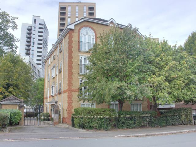 Apartment at Park Hill Road, Greater London