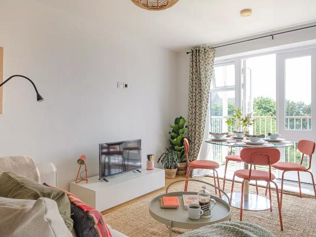 Apartment at Park Lodge Avenue, Greater London