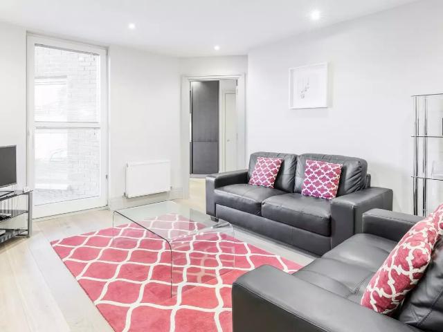 Apartment at Parkshot, Greater London
