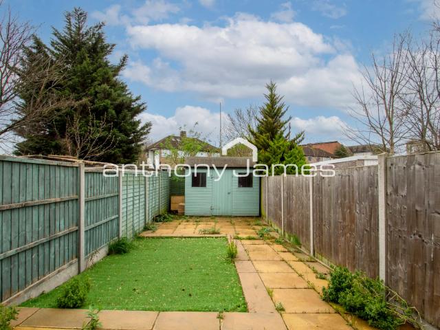Apartment at Parkside Avenue, Greater London
