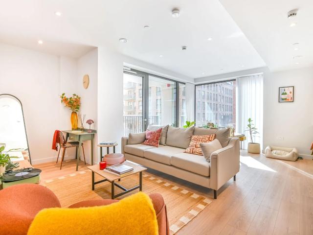 Apartment at Parkview Avenue, Greater London