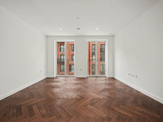 Apartment at Parkview Avenue, Greater London