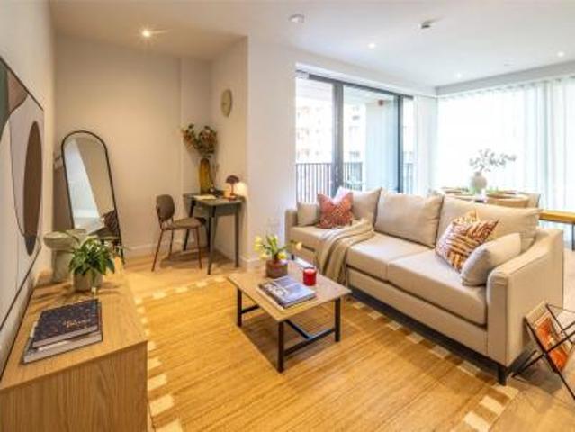 Apartment at Parkview Avenue, Greater London