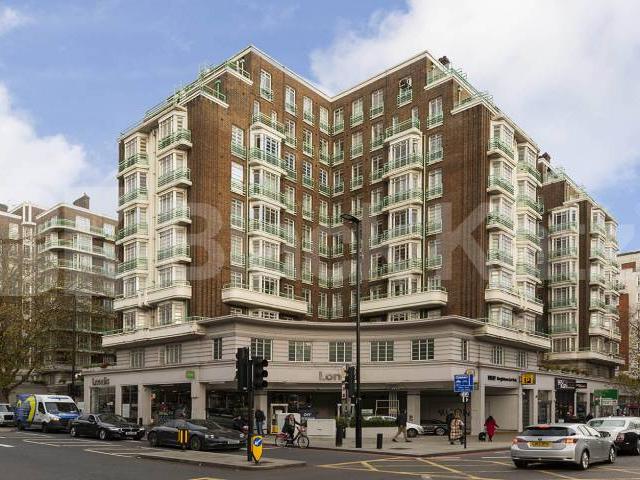 Apartment at Parkway, Greater London