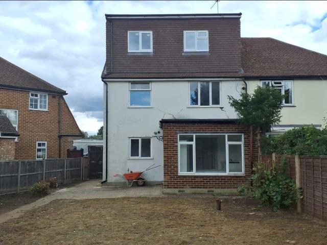 Apartment at Petersham Avenue, Woking