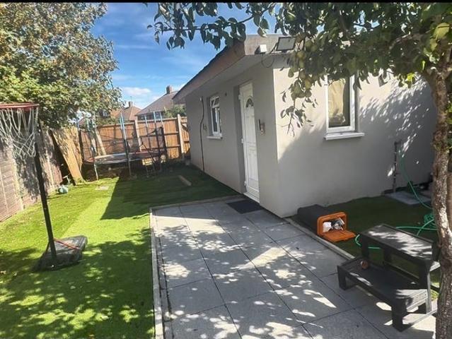 Apartment at Petten Grove, Greater London