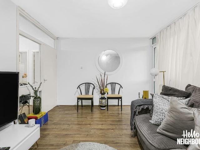 Apartment at Pedworth Gardens, Greater London