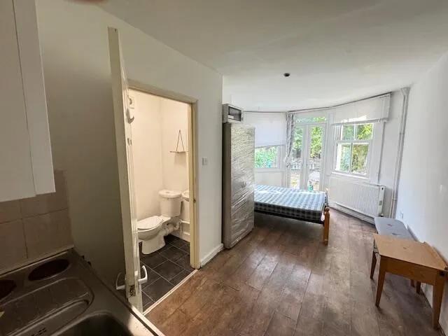 Apartment at Pemberton Road, Greater London