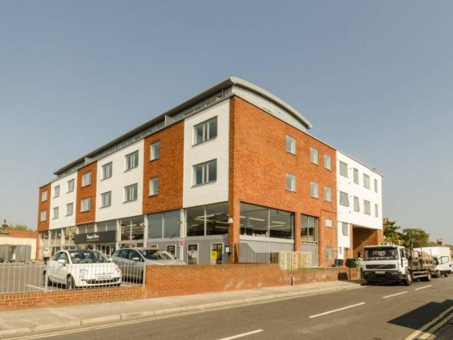 Apartment at Pemberton Road, Elmbridge