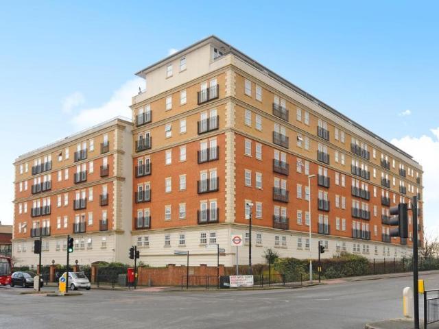 Apartment at Pembroke Road, Greater London